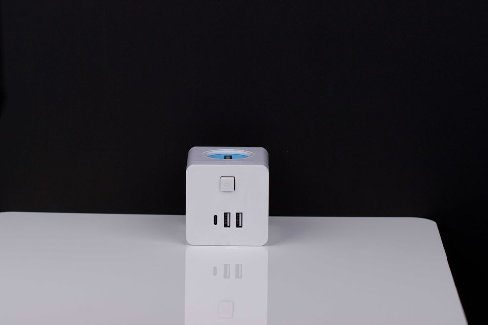 Adaptador Triple Cubo con USB - Desenho Compacto