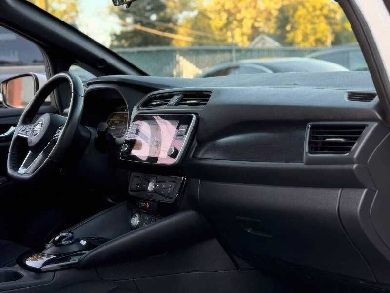 2022 Nissan LEAF SV
