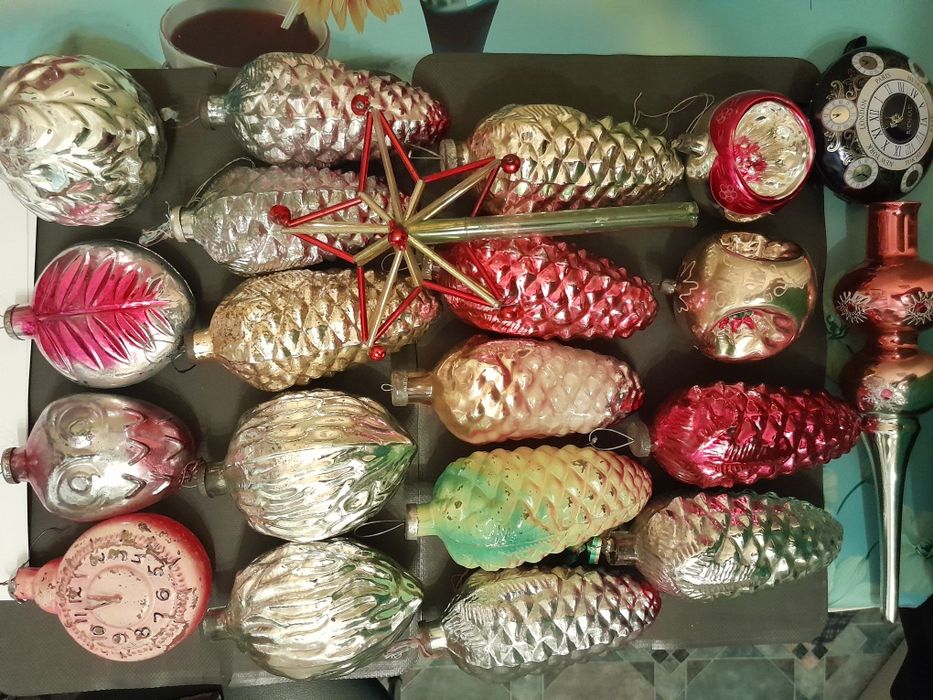 Игрушки на подвесе и прищепках