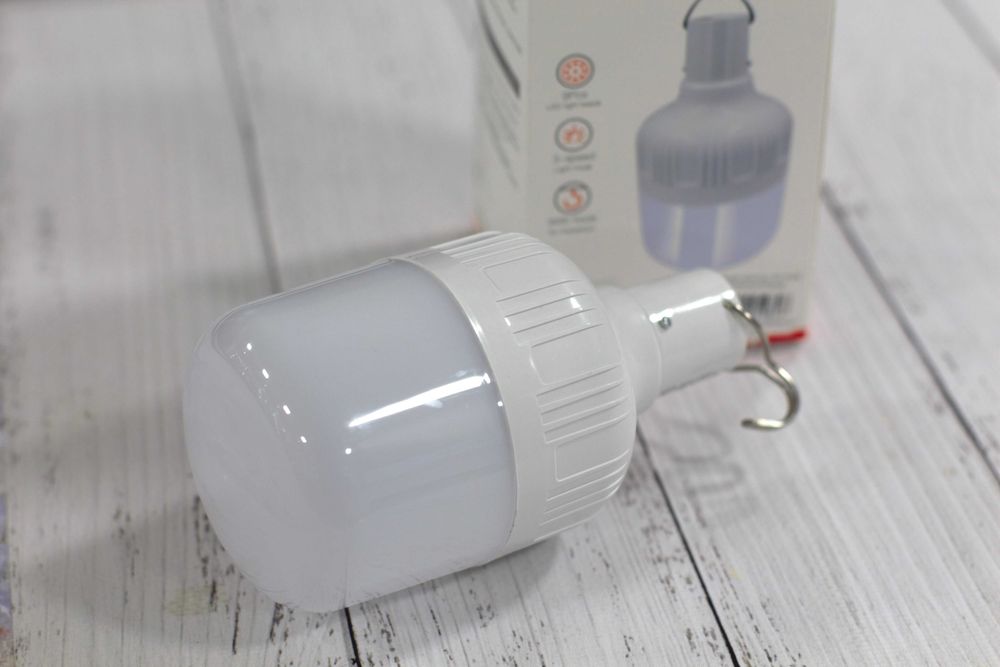 Лампочка-фонариком з вбудованим акамулятором