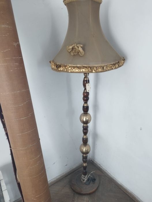 Lamka stojąca Post Grzecznościowy