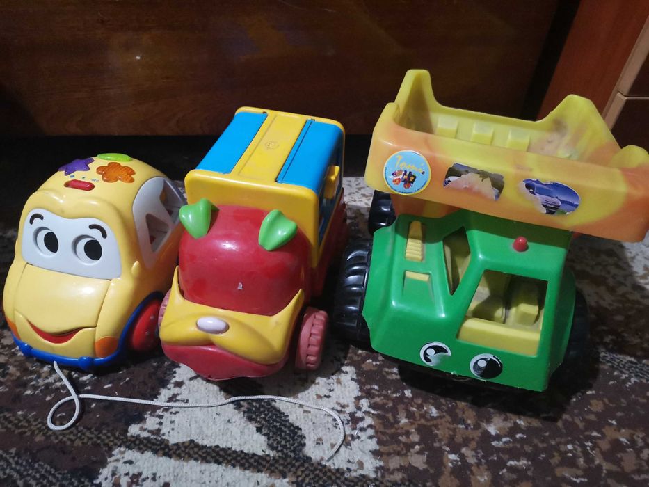Продам 3 большие детские машинки цена за все