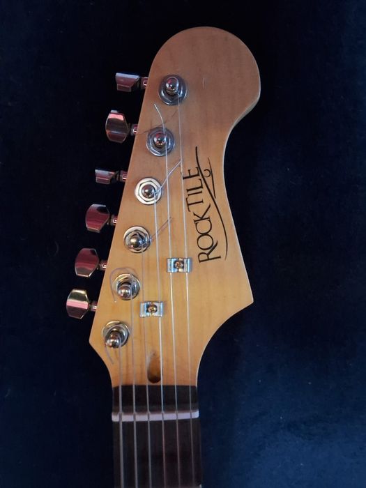 Zestaw gitara elektryczna + piecyk + akcesoria