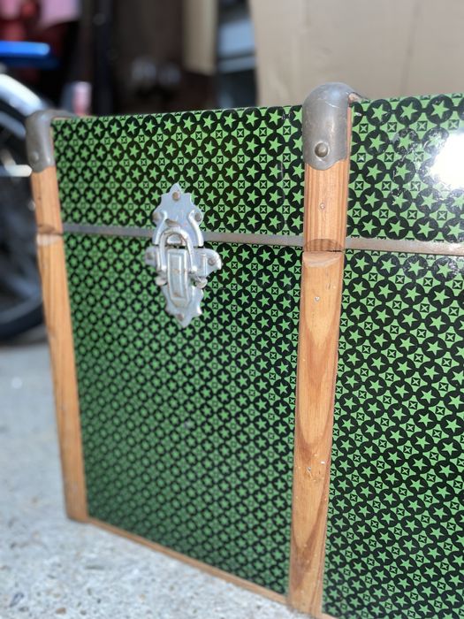 Bau de Madeira Antigo