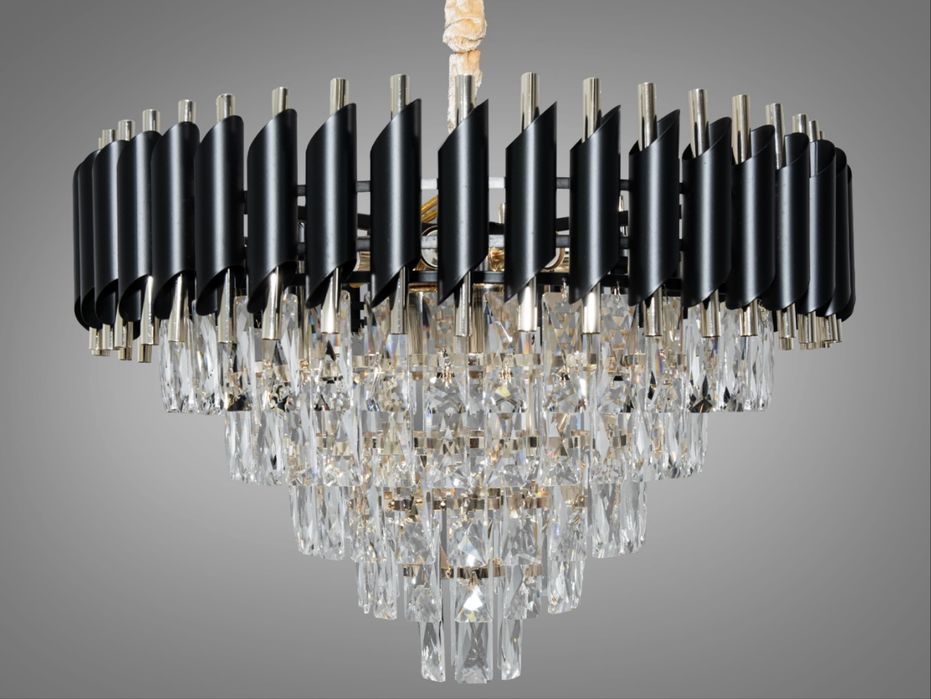 Люстра в вітальню