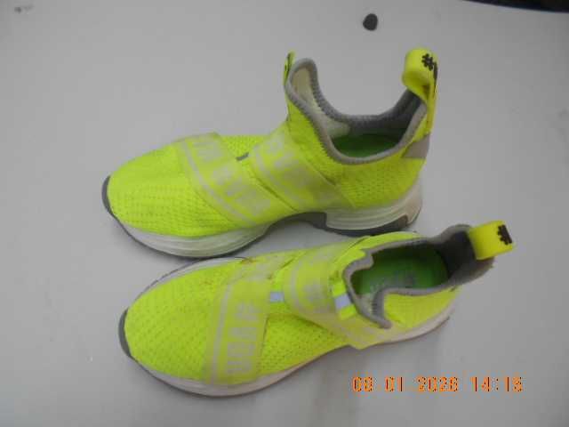 sapatilhas como novas 41/42 ATENÇÃO LER O ANUNCIO E VER AS FOTOS