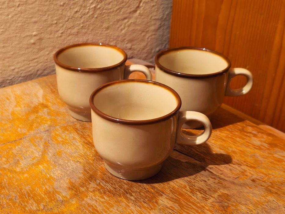 Beżowa filiżanka Porcelit Pruszków PRL