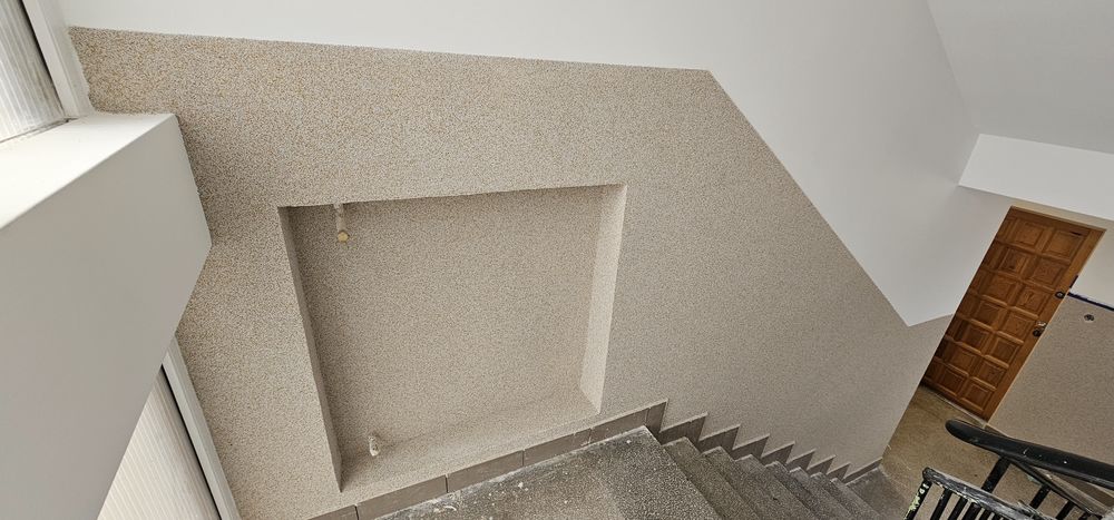 Domki jednorodzinne Klejenie styropianu, Tynk mozaikowy .