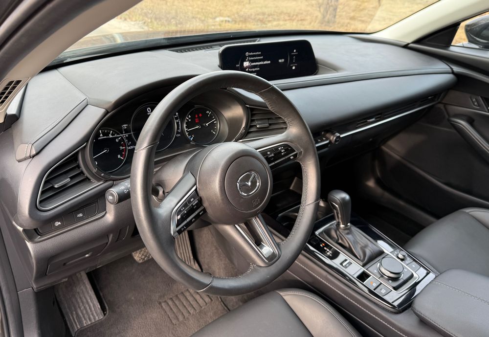 Продам Mazda CX-30 в гарному стані. 2.5 атмо, повний привід, комплектація select
