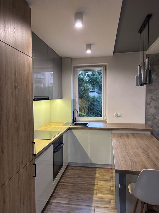 Wynajem Komfortowe mieszkanie 56 m² | 2 pokoje + salon z kuchnią | Wysoki standard | Klimatyzacja | Miejsce postojowe | Sosnowiec – Niwka