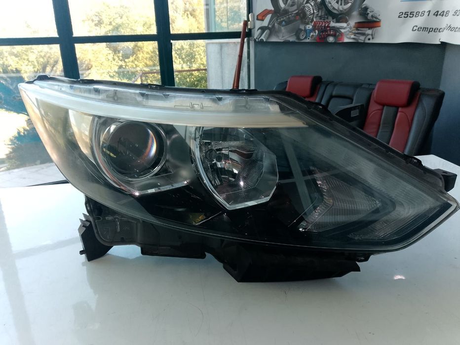 FAROL DIREITO NISSAN QASHQAI J11