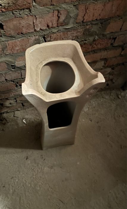 Рукомийник з ніжкою