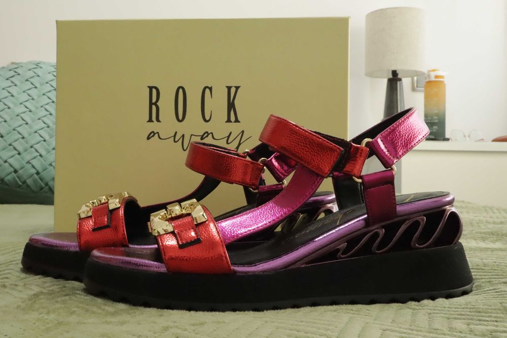 Sandálias coloridas Marca Rockaway