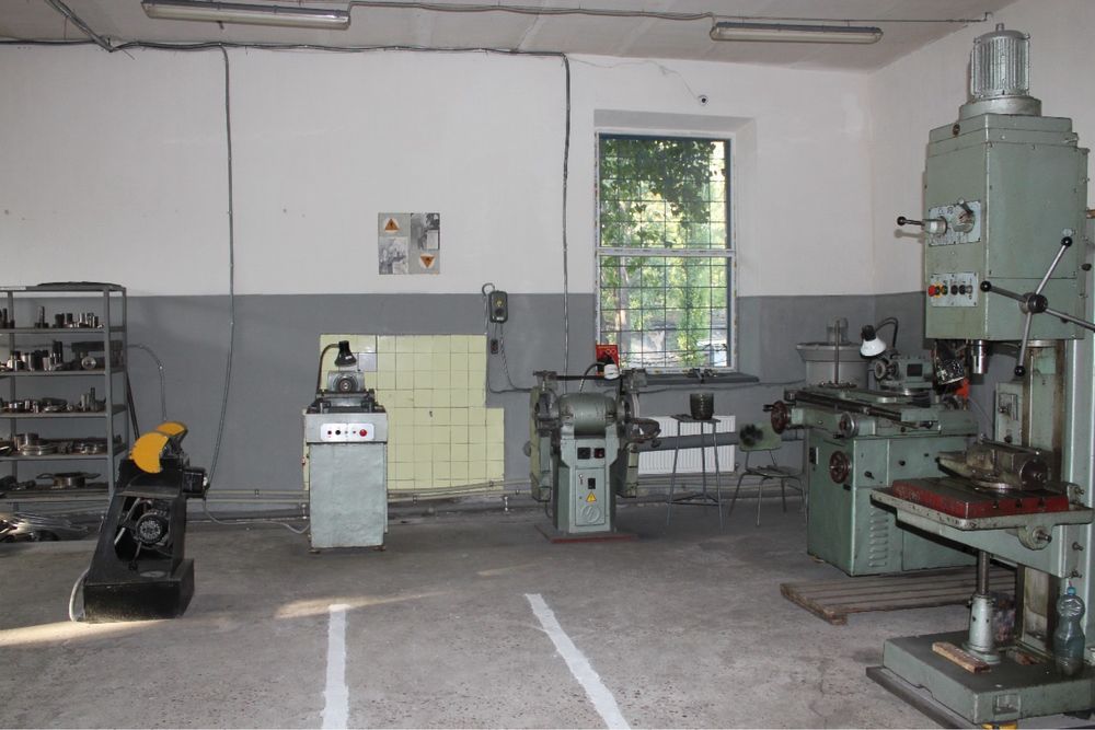 Продам Виробничий комплекс, 4294 м.кв, 1,7 Га ділянка, цеха, склад