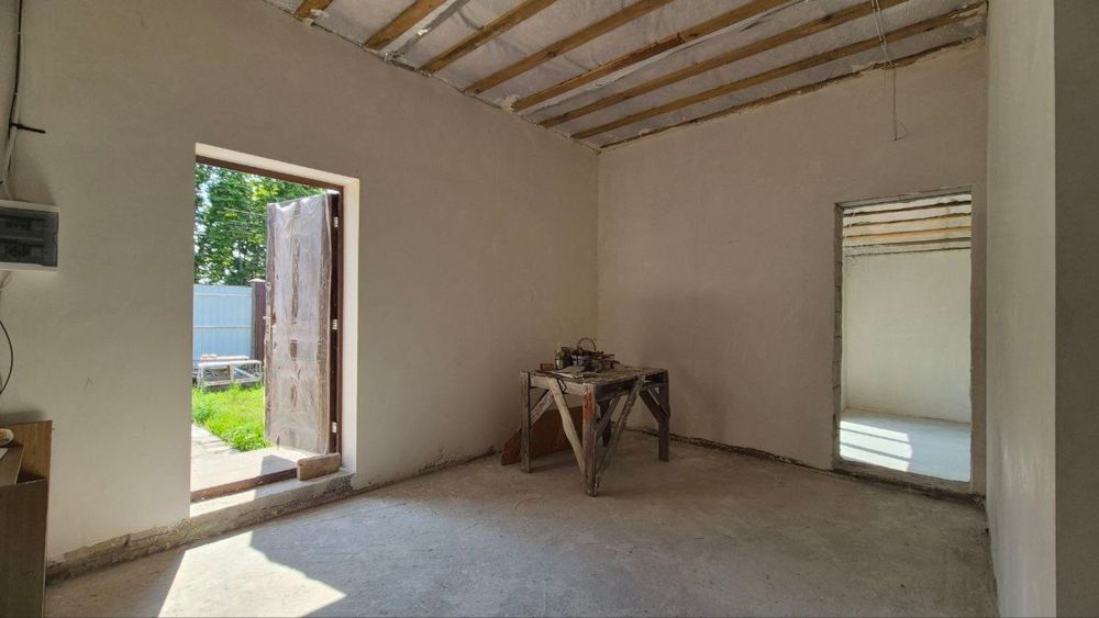 Великий будинок у Немішаєвому під чистову