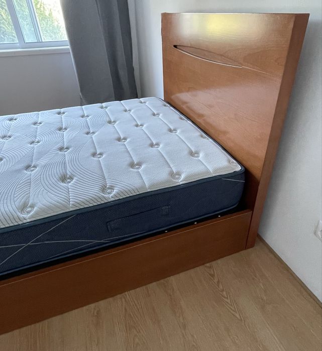 Cama de madeira maciça