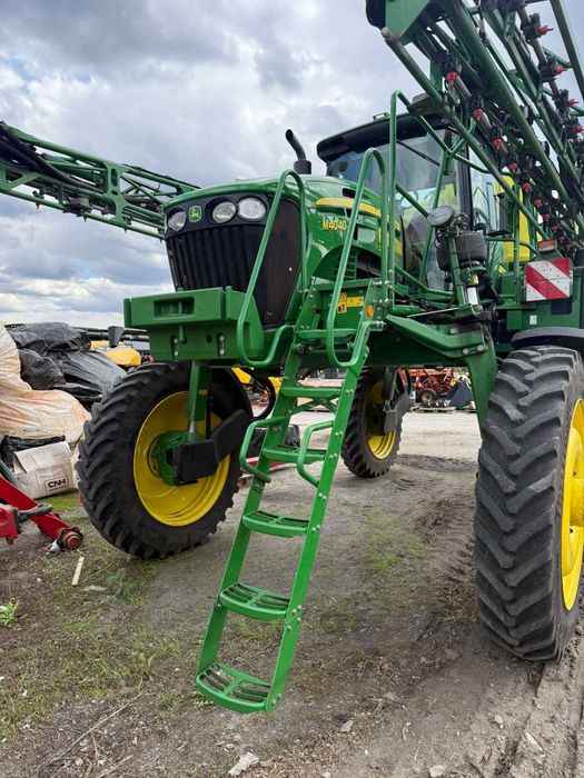 Обприскувач самохідний John Deere M4040