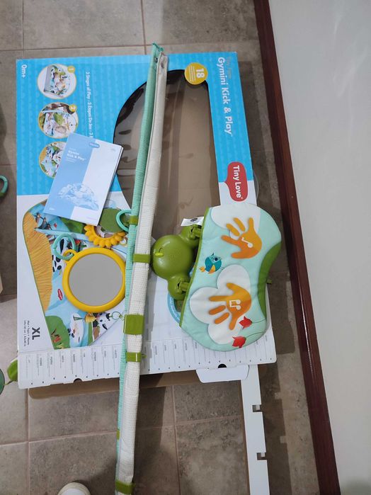 Tapete / Ginásio de Atividades Bebé Tiny Love Gymini Kick & Play (Com Caixa)