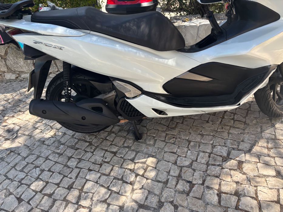 Motocicleta pcx branca