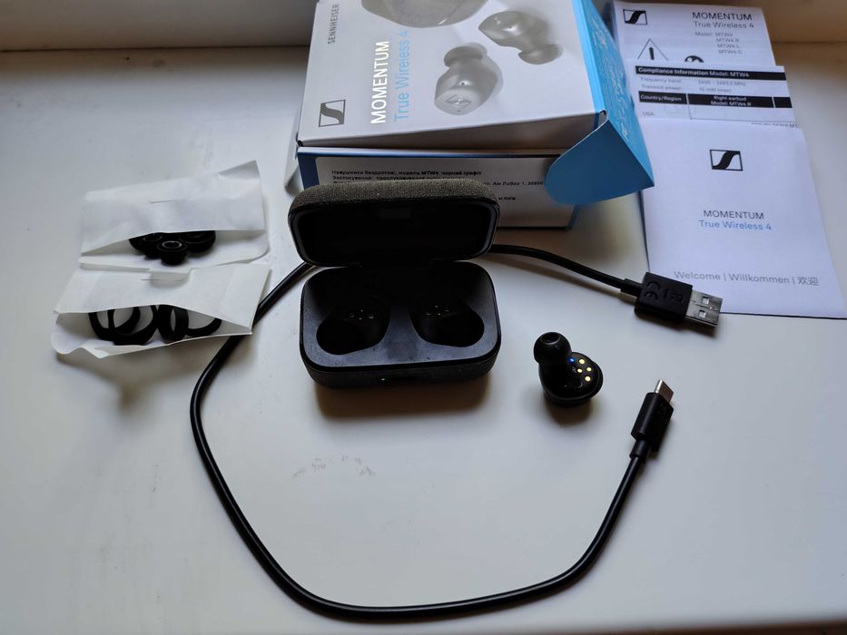 Sennheiser MOMENTUM True Wireless 4 Black Graphite (правий навушник + кейс + аксесуари)