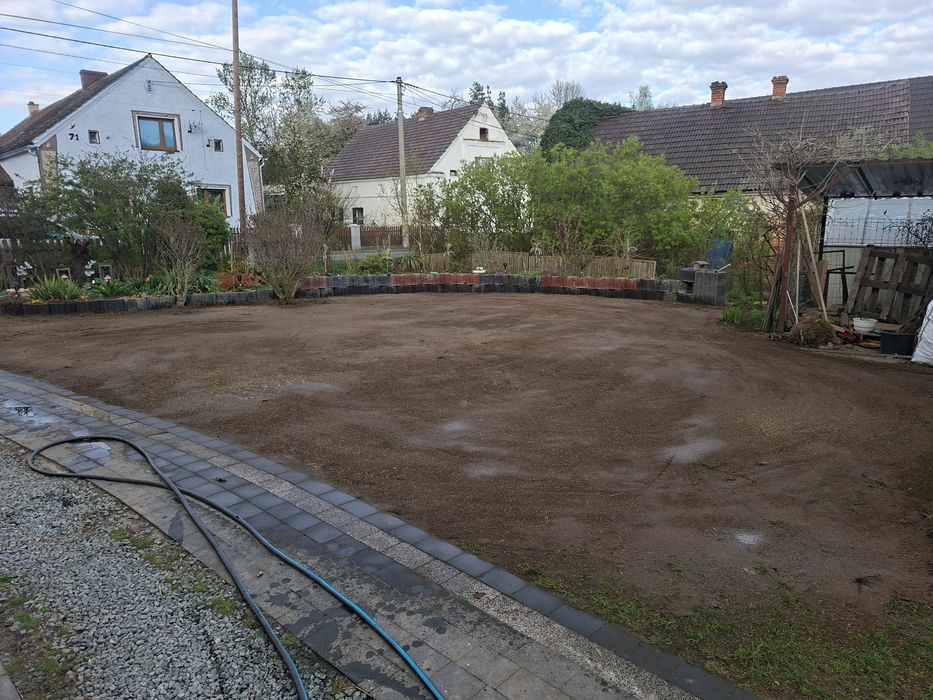 Koszenie i pielęgnacja trawników prace ogrodowe