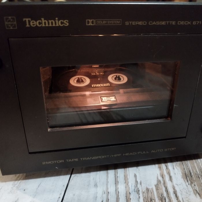 Magnetofon Technics 671