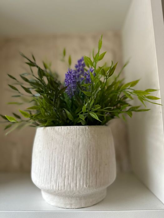 Vasos decorativos em barro branco