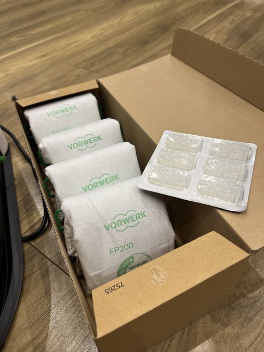 Vorwerk Kobold VR7 z bazą i akcesoriami