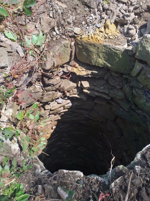 Kamien z rozbiórki studni cembrowanej