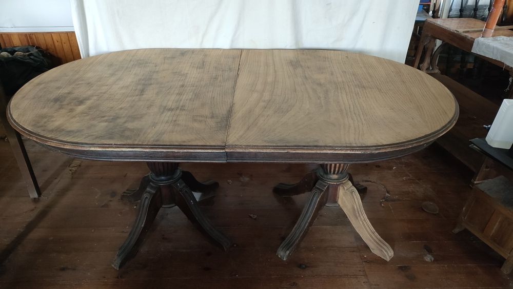 Mesa antiga de madeira oval  extensível 2,25 x 1,10