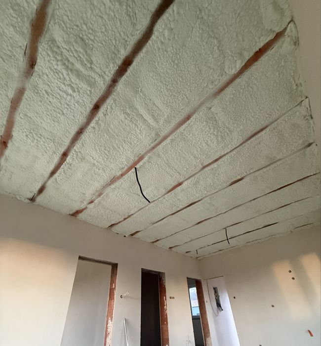 Ocieplanie piana Pur ,Pianowanie poddaszy ,ocieplanie poddasza pianka