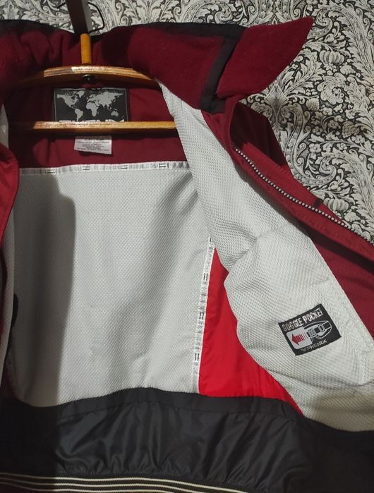 Гірнолижна куртка. Лижна курточка