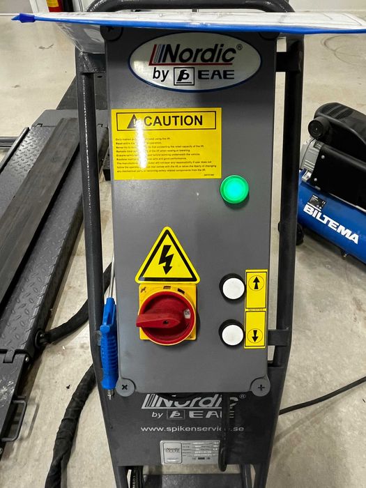 Podnośnik samochodowy - Profesjonalny - do 3000KG - Mało używany