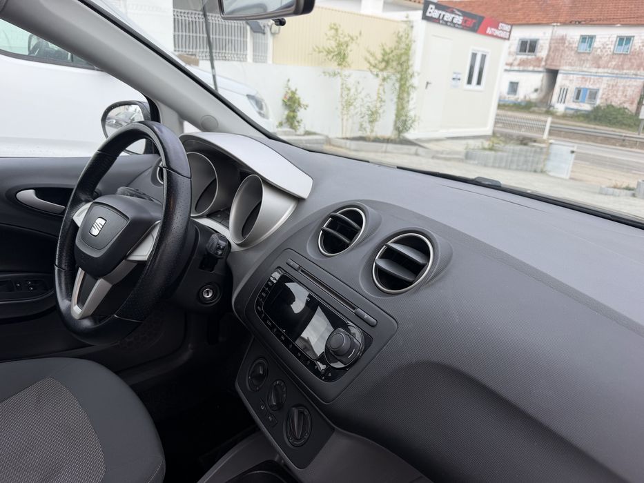 Seat Ibiza St 1.6 TDI muito nova foto 3