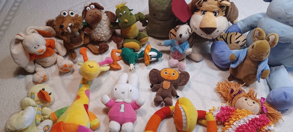 Іграшки м'які та резинові динозаврики