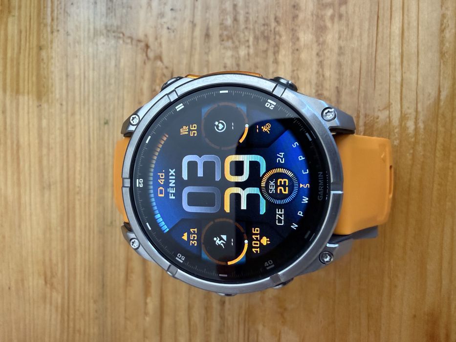 Garmin Fenix 8 47 mm AMOLED Sapphire Titanium z pomarańczowo-grafitowym paskiem
