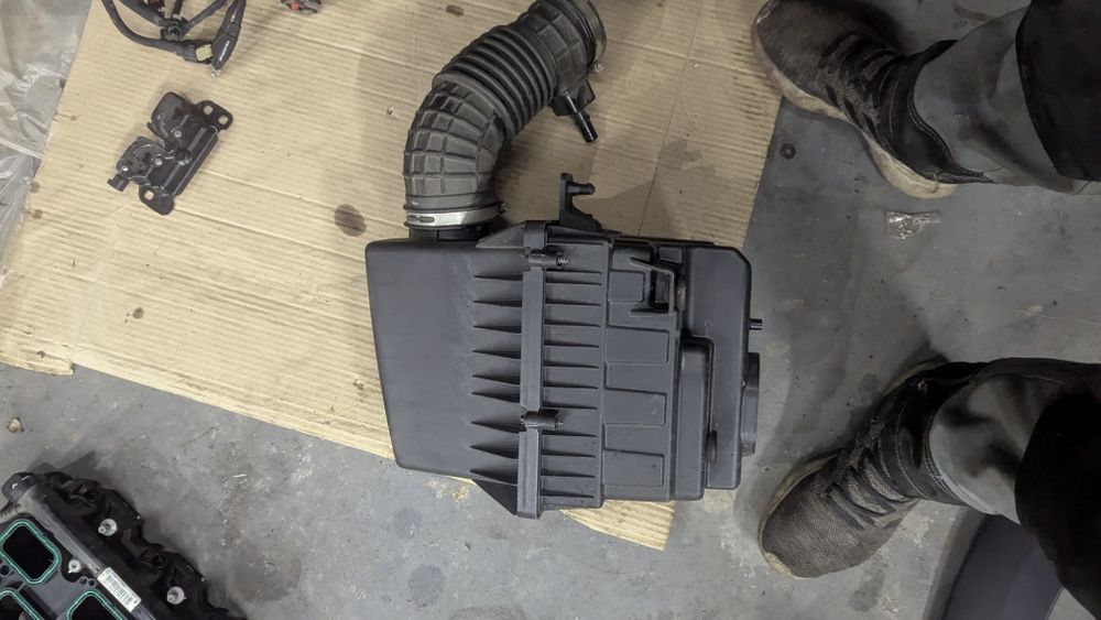 Корпус воздушного фильтр (короб фильтра) 3.2  jeep Cherokee