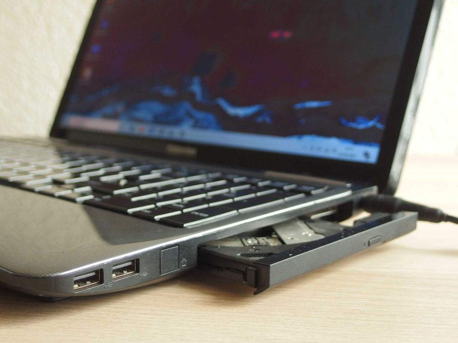 15,6" TOSHIBA L755 intel i5 2,5GHz 8GB RAM 120GB SSD GT-520M ноутбук