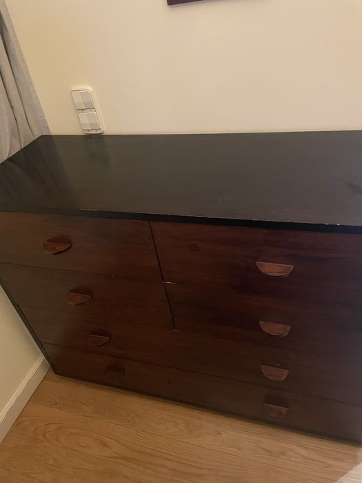 Cómoda em madeira maciça