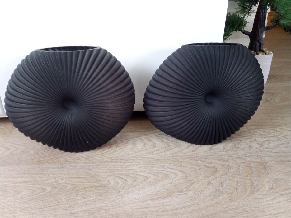 Wazon, flakon szklany, czarny.