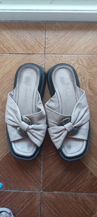 Жіночі шльопанці