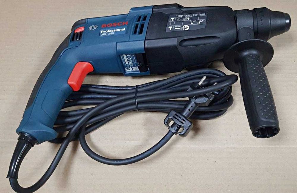Перфоратор Bosch Professional GBH 240 + кейс + сверла, Новый
