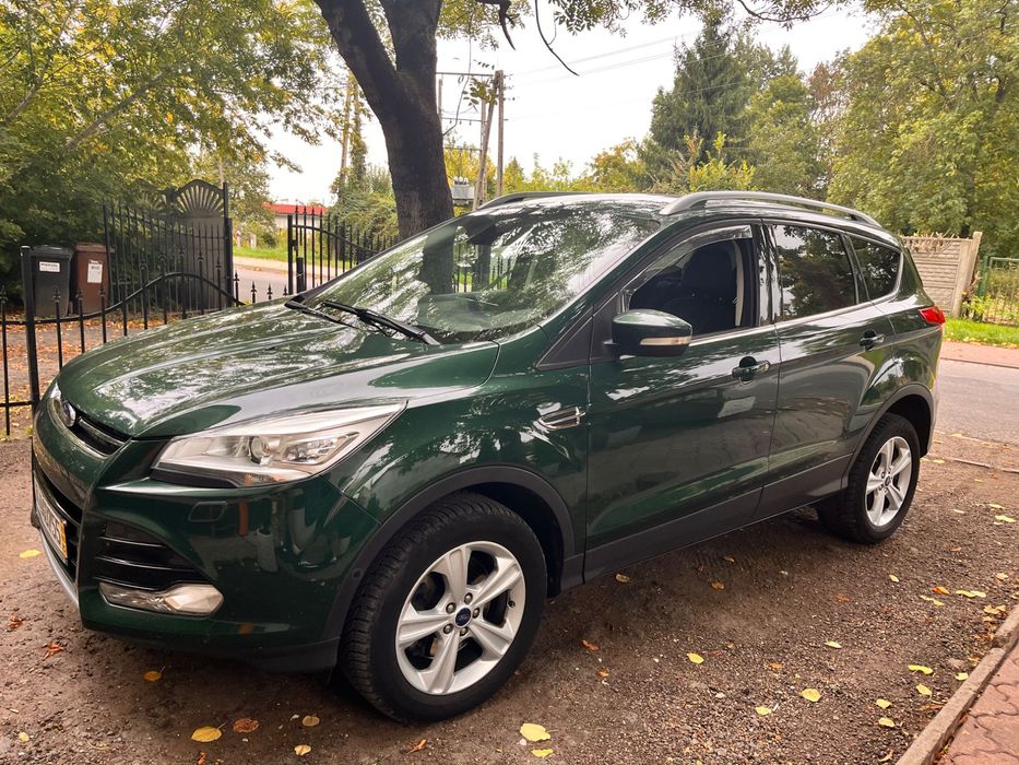 FORD KUGA 4x4 INDIVIDUAL kolor Green Instinct