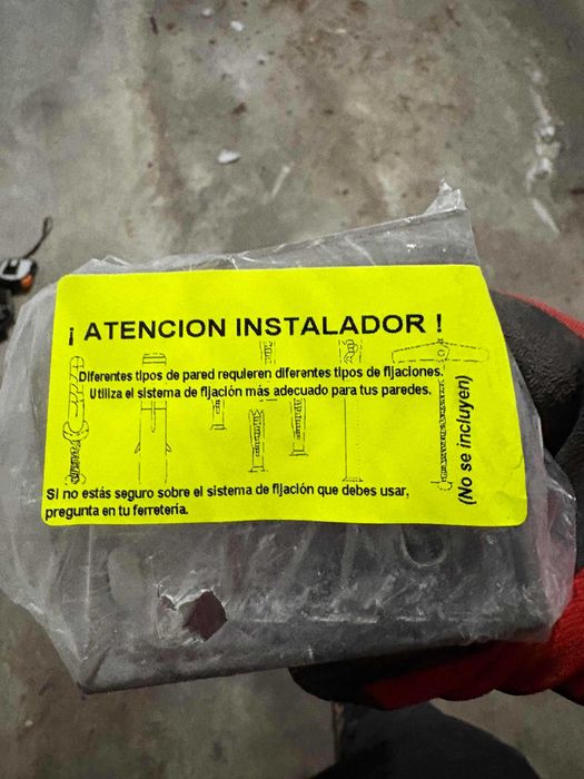 Suportes de afixação para lavatórios de WC