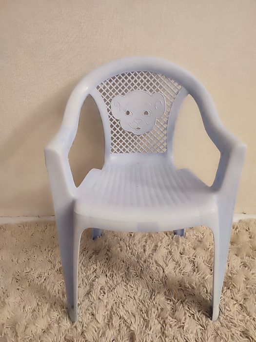 Стул дитячий пластиковий