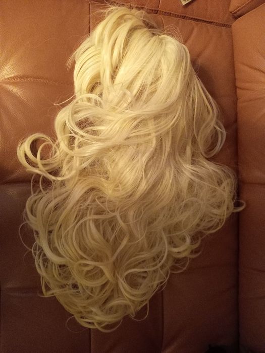 Peruka syntetyczna blond włosy z grzywką