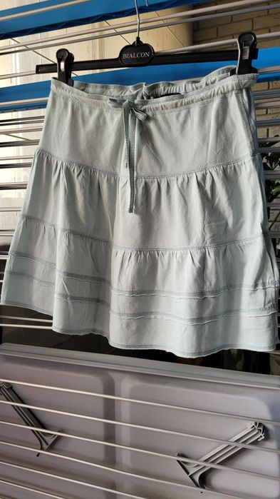 Krótka spódnica wiązana w pasie