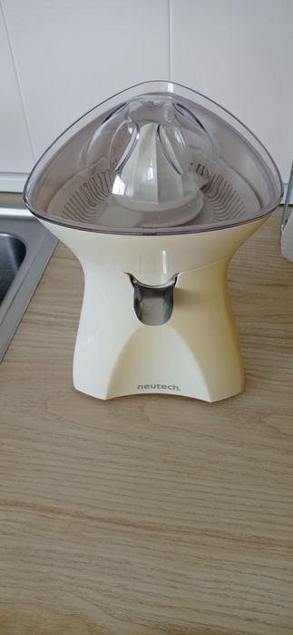 Espremedor elétrico de laranjas