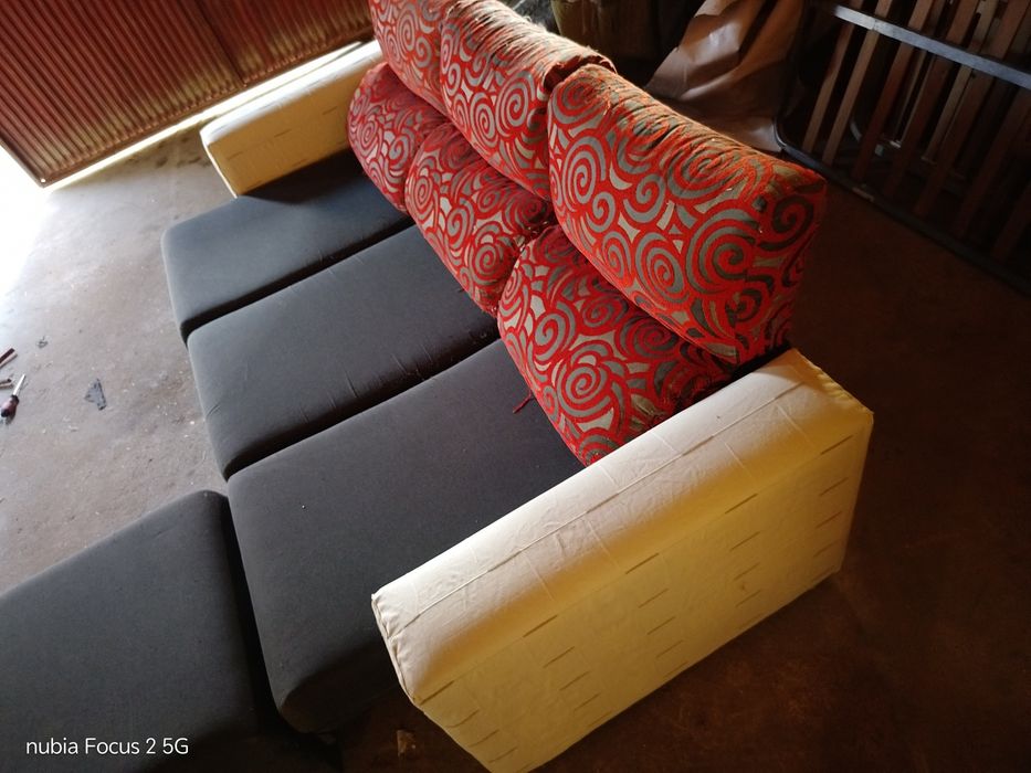 Sofa chaise longue reversivel com bancos desliizantes