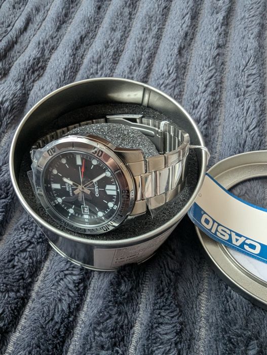 стильний чоловічий годинник CASIO MTP-VD01D-2E